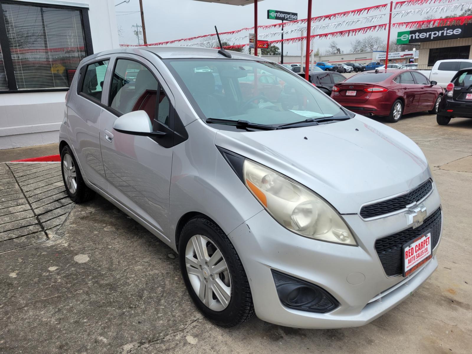 2014 SILVER /Black Chevrolet Spark 1LT Auto (KL8CD6S93EC) with an 1.2L L4 16V DOHC engine, Continuously Variable Transmission transmission, located at 503 West Court, Seguin, TX, 78155, (830) 379-3373, 29.568621, -97.969803 - 2014 Chevrolet Spark LT with a 1.2L L4 16V DOHC, Automatic, Tilt, Cruise, AM/FM/CD/AUX Touchscreen Stereo, Power Windows, Locks and Side Mirrors, Automatic Headlights, Alloy Wheels, Rear Wiper, Rear Defroster and more!! - Photo #1
